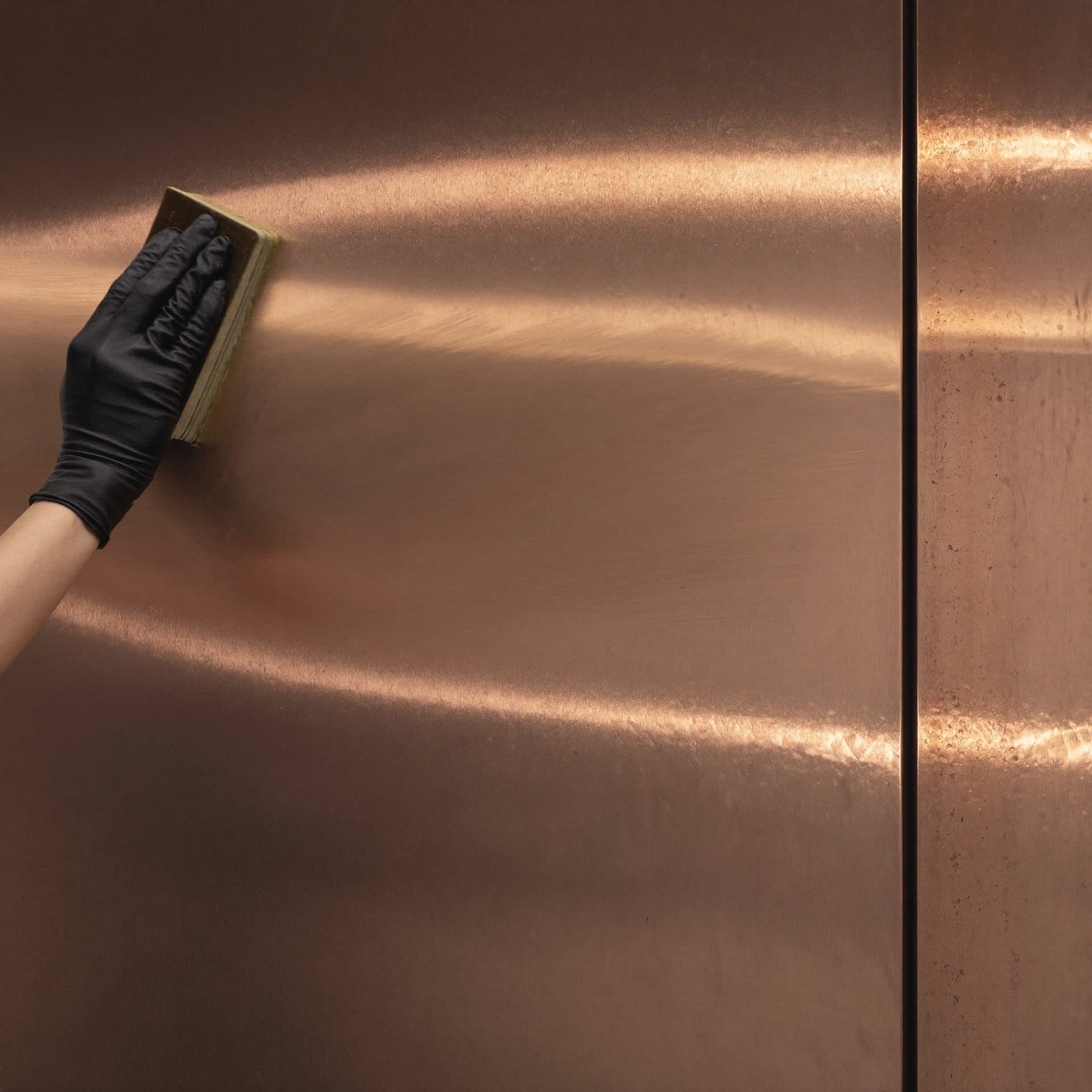 Echtmetall: Kupfer, Messing, Eisen — mit echter Patina